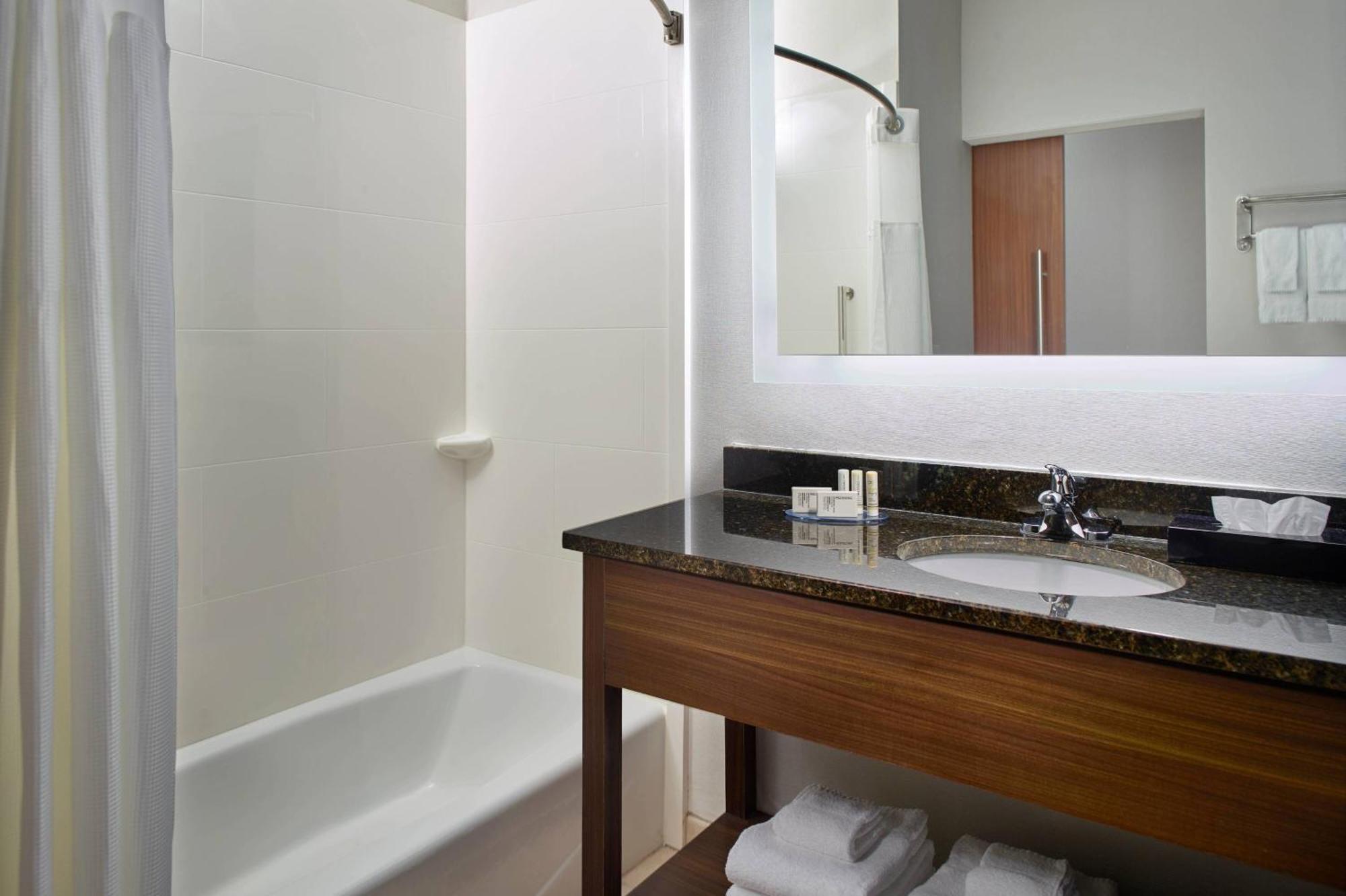 Fairfield Inn & Suites By Marriott Asheville Airport/Флетчър Екстериор снимка